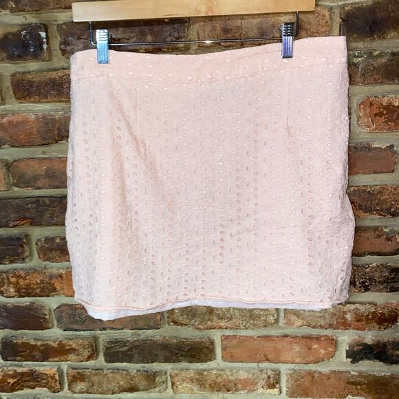 PrettyLittleThing Light Pink Eyelet Mini Skirt Women's Size US 12 - Picture 2 of 6